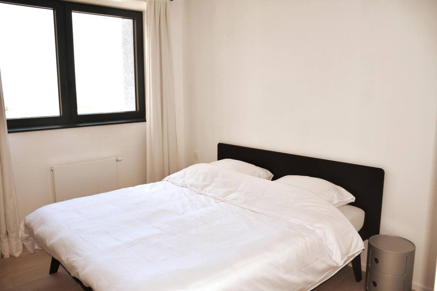 Luxueus & Nieuw 2-slaapkamerappartement Met Garage Appartement *